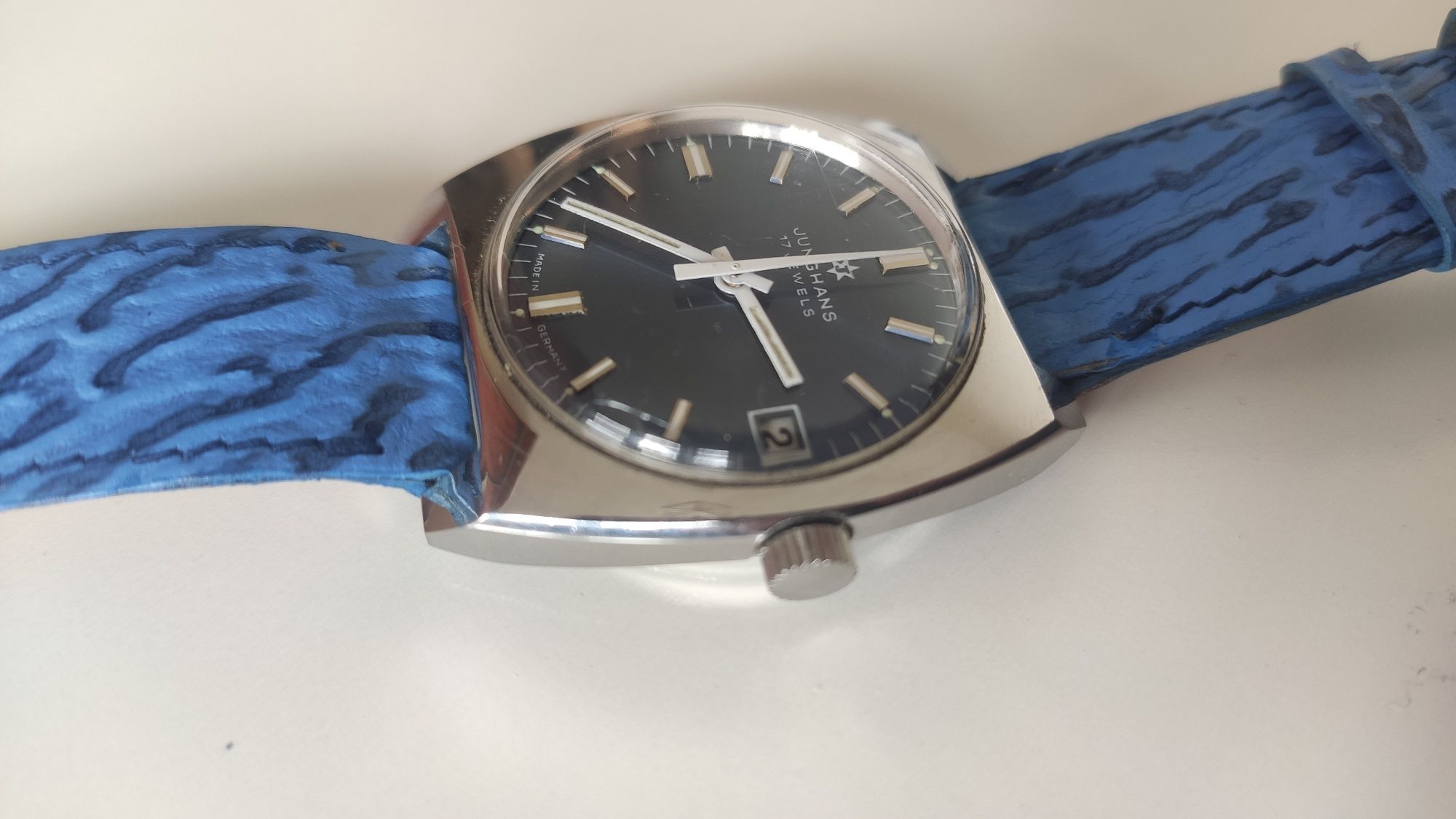 Zegarek Junghans mechaniczny niebieski