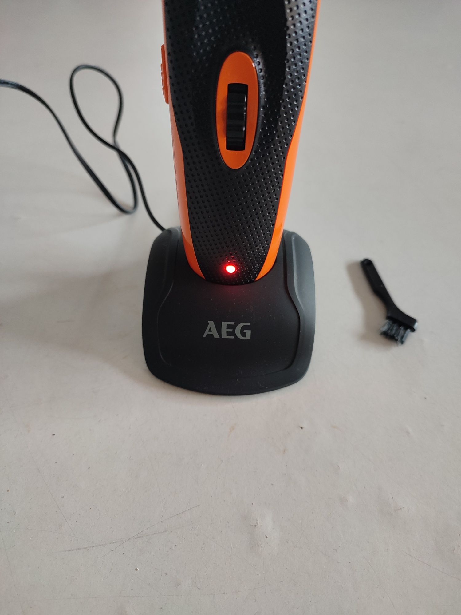Carregador de Máquina + Base de cortar cabelo