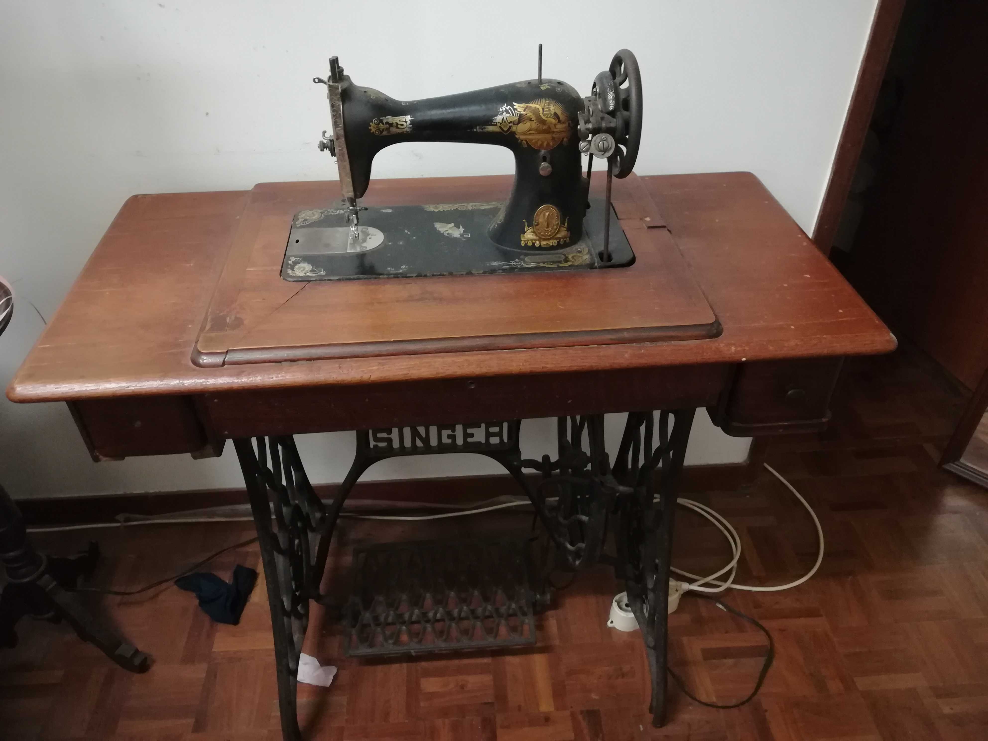 Antiguidade_Máquina de costura Singer - gavetas e arrumação (de 1910)