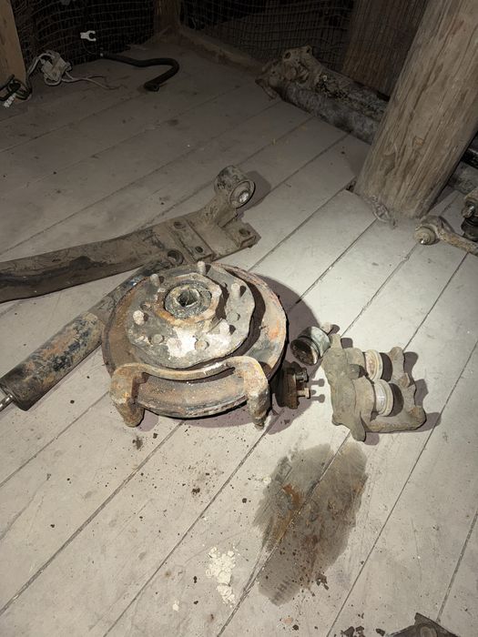 Цапфа,поворотний кулак хаб речаг Ніссан терано2 terano2 maverik