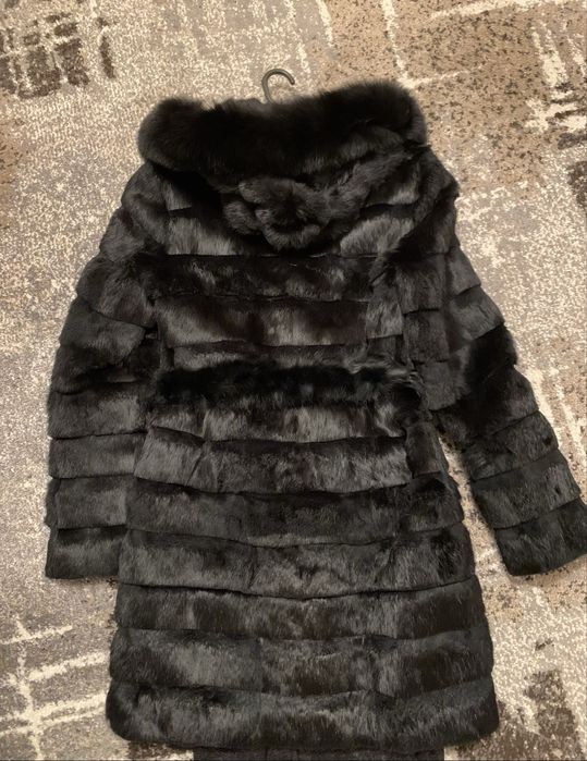 Шуба натуральна з кролика чорного кольору