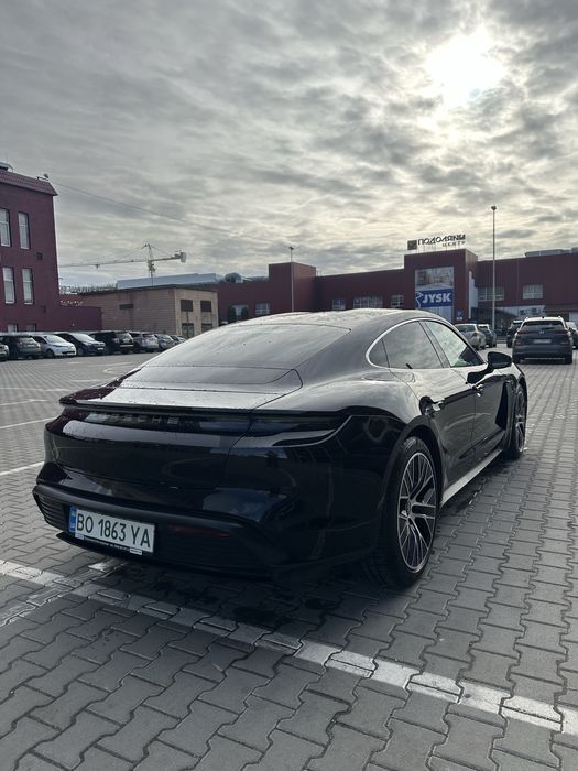 Porsche Taycan 4s 2021 року 571 к.с.