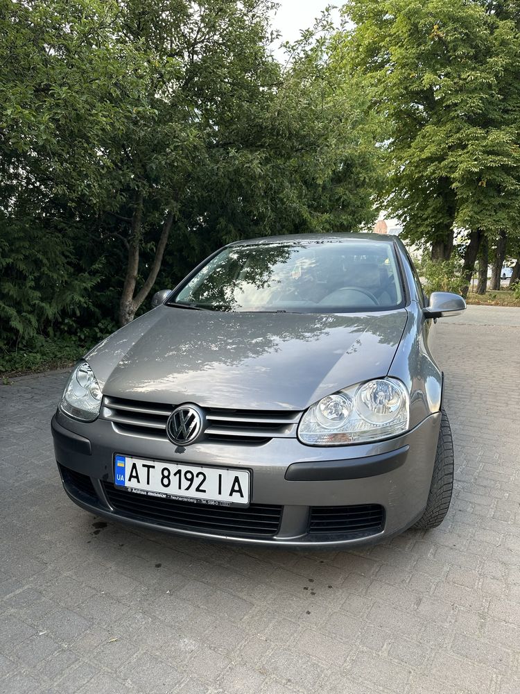 Автомобіль Volkswagen Golf 2004 1,6 Mpi