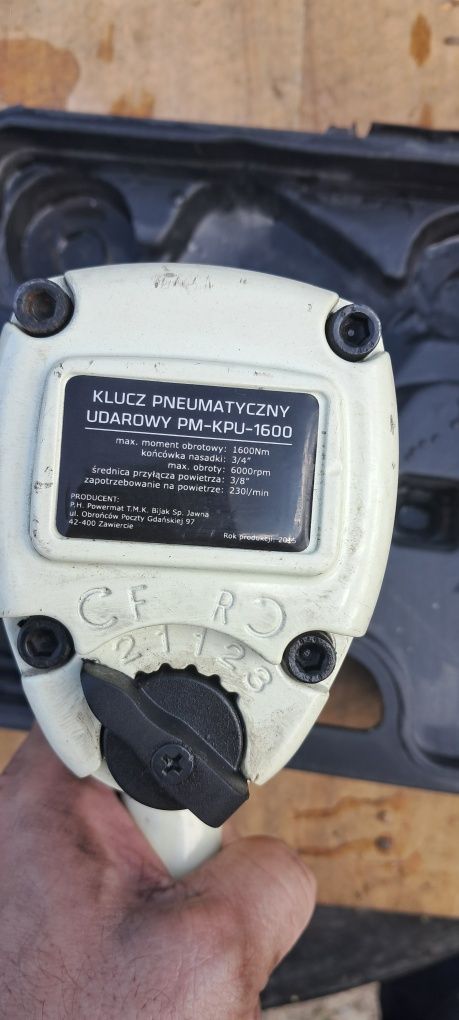 Ударний пневмогайковерт 1600Hm