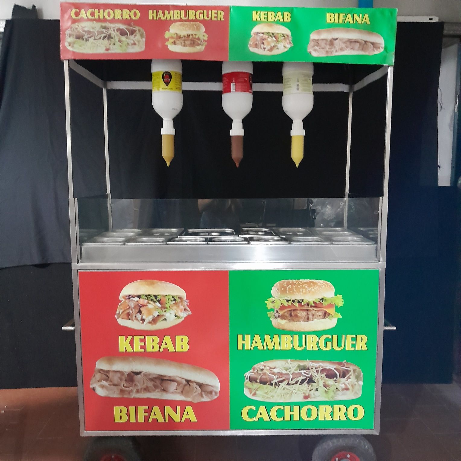 Pipocas algodão doce e castanhas assadas cachorros quentes
