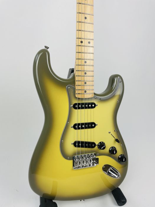 Fender Antiqua 70’s Stratocaster Made in Japan 2003. 1 z 400
