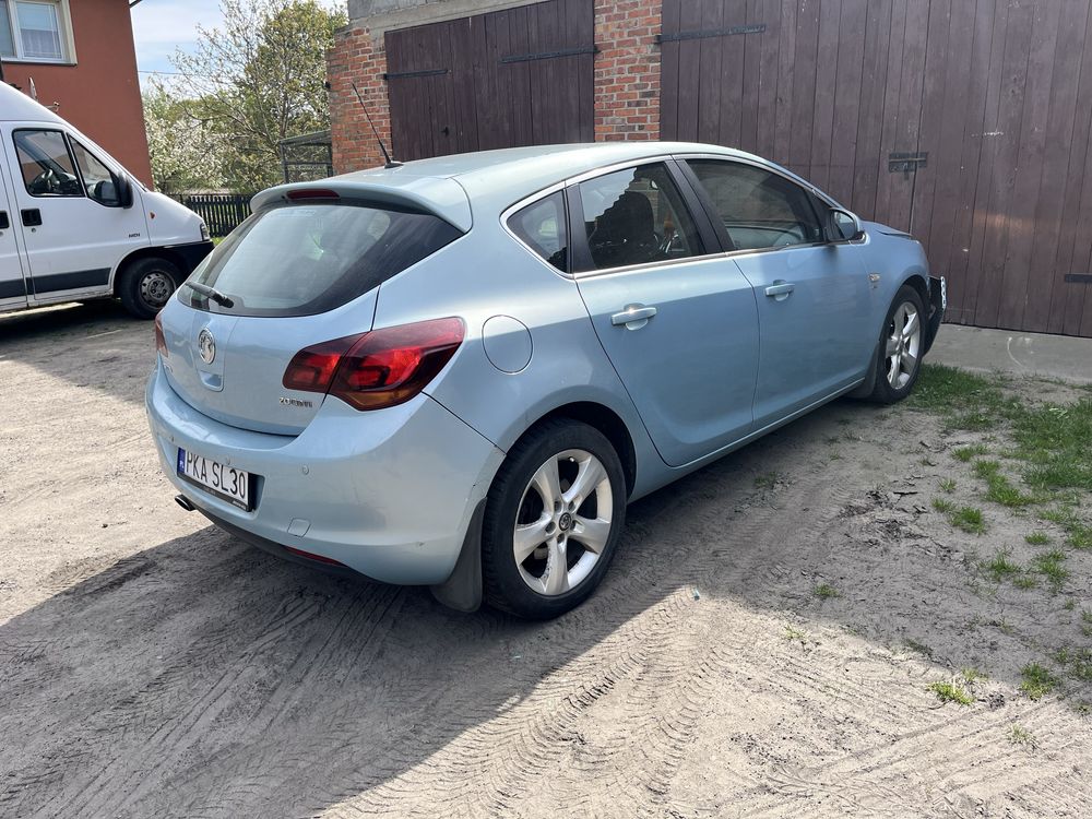 Astra J  2.0cdti 160km