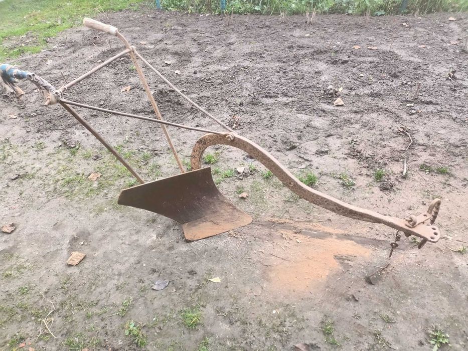 Плуг кінний ручний