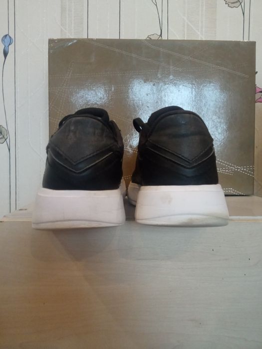 Продам мужские демисезонные кроссовки  - сникерсы Anta .Очень лёгкие.