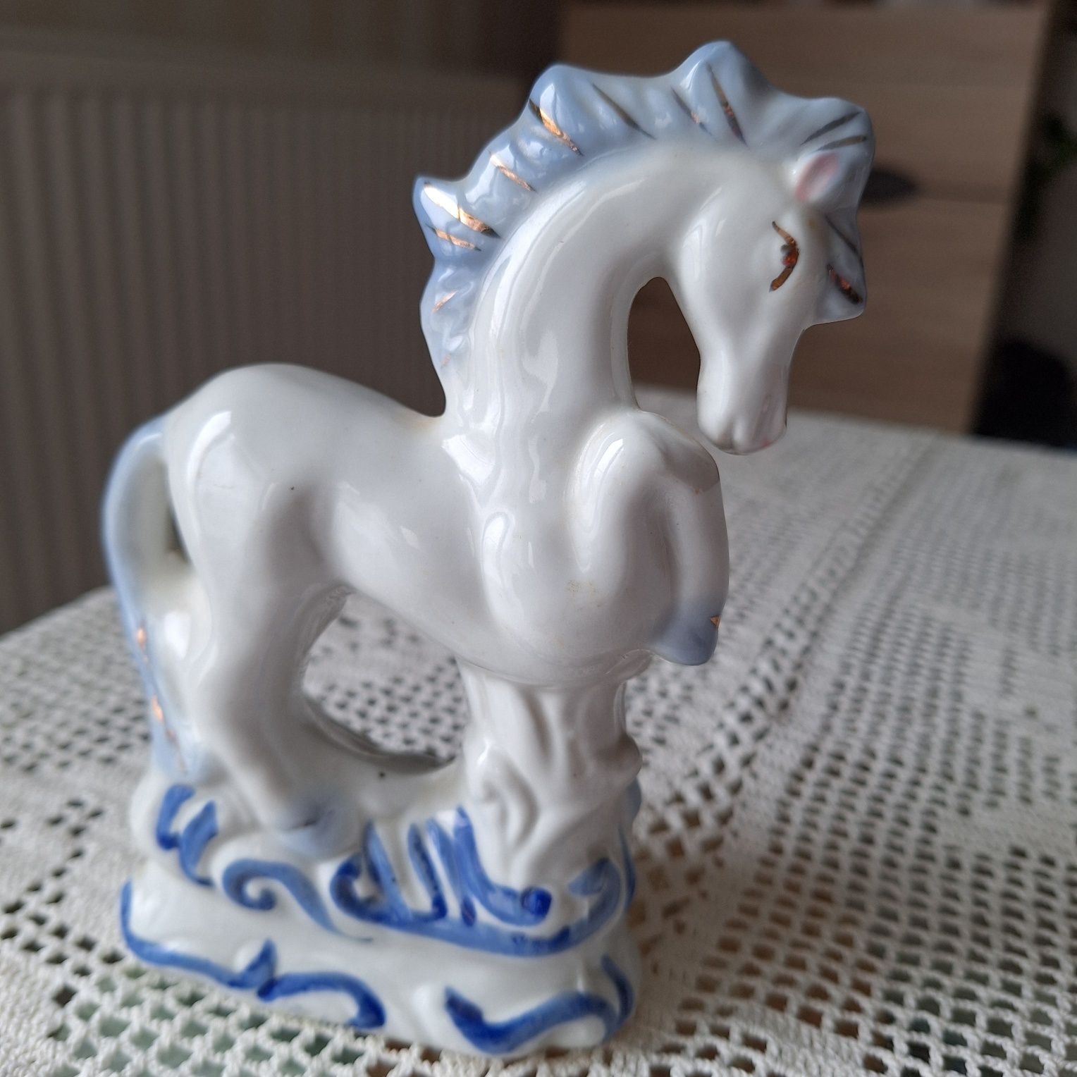 Figurka porcelanowa Koń