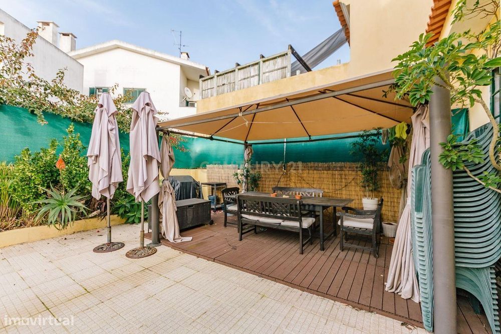 Moradia T5 na Parede: Espaço, Conforto e Localização Excecional