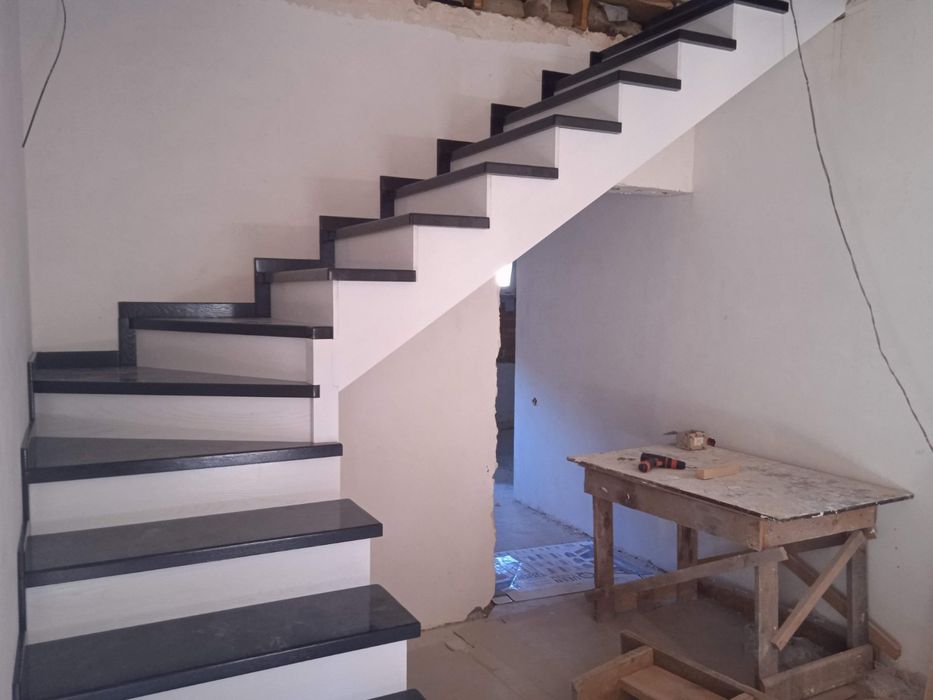 Сходи із ясеня.                         .