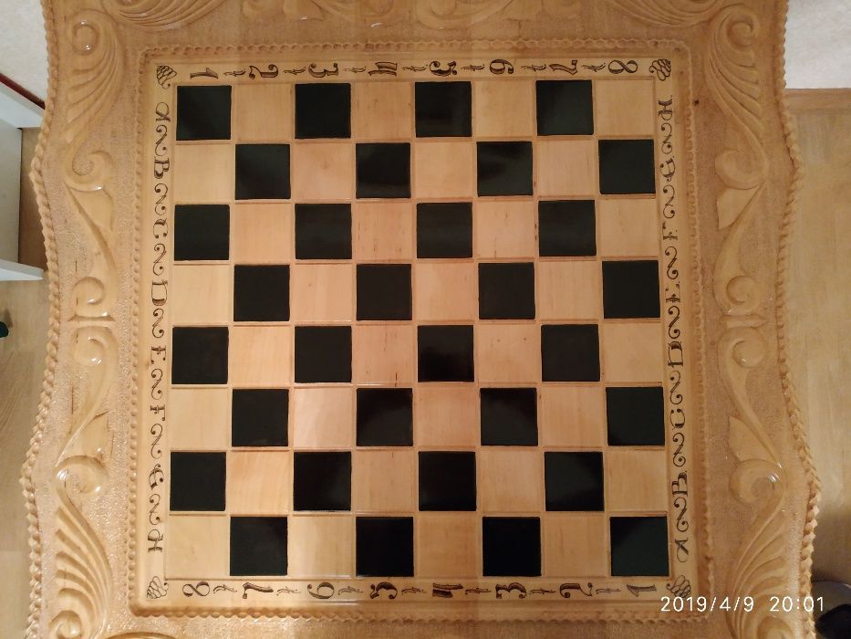 шахматний столик
