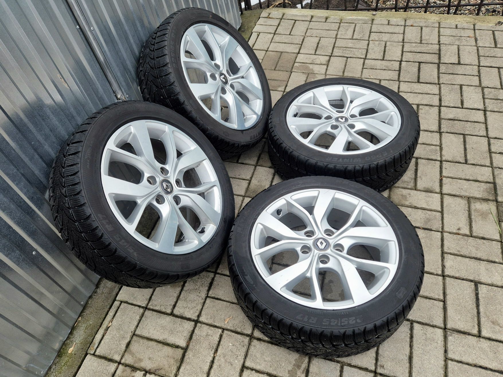 Koła Renault 17 cali # opony zimowe 225/45/17 6mm Talisman Captur