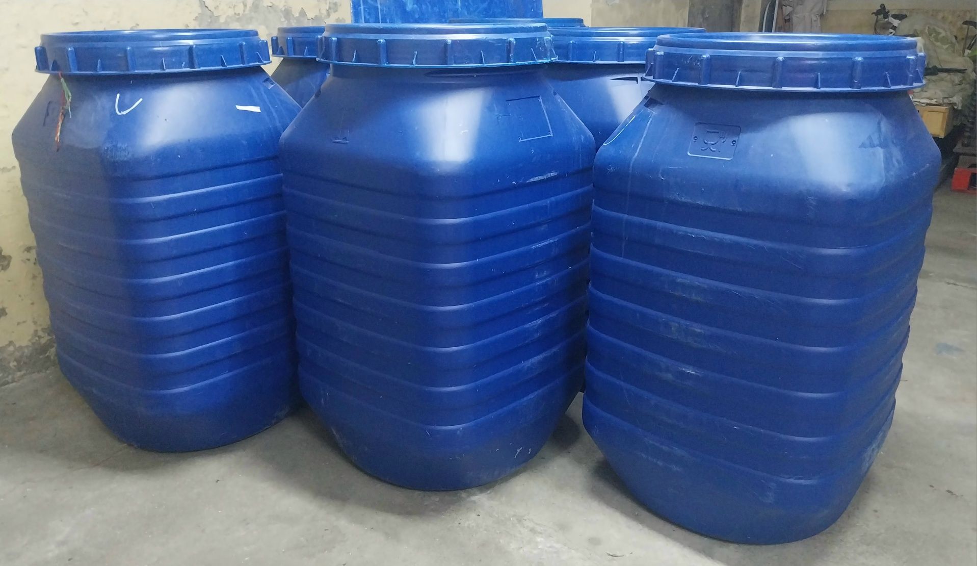 Bidons de Plástico Quadrados de 220L , Alimentação,  já estão limpos,