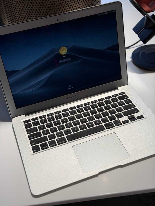 Ноутбук Apple MacBook Air 13" i5 8/128 (MQD32-A) 2017/вживаний