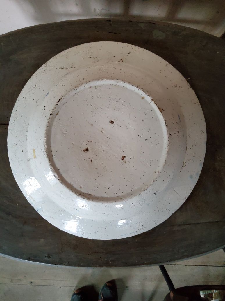 Prato de cerâmica antigo
