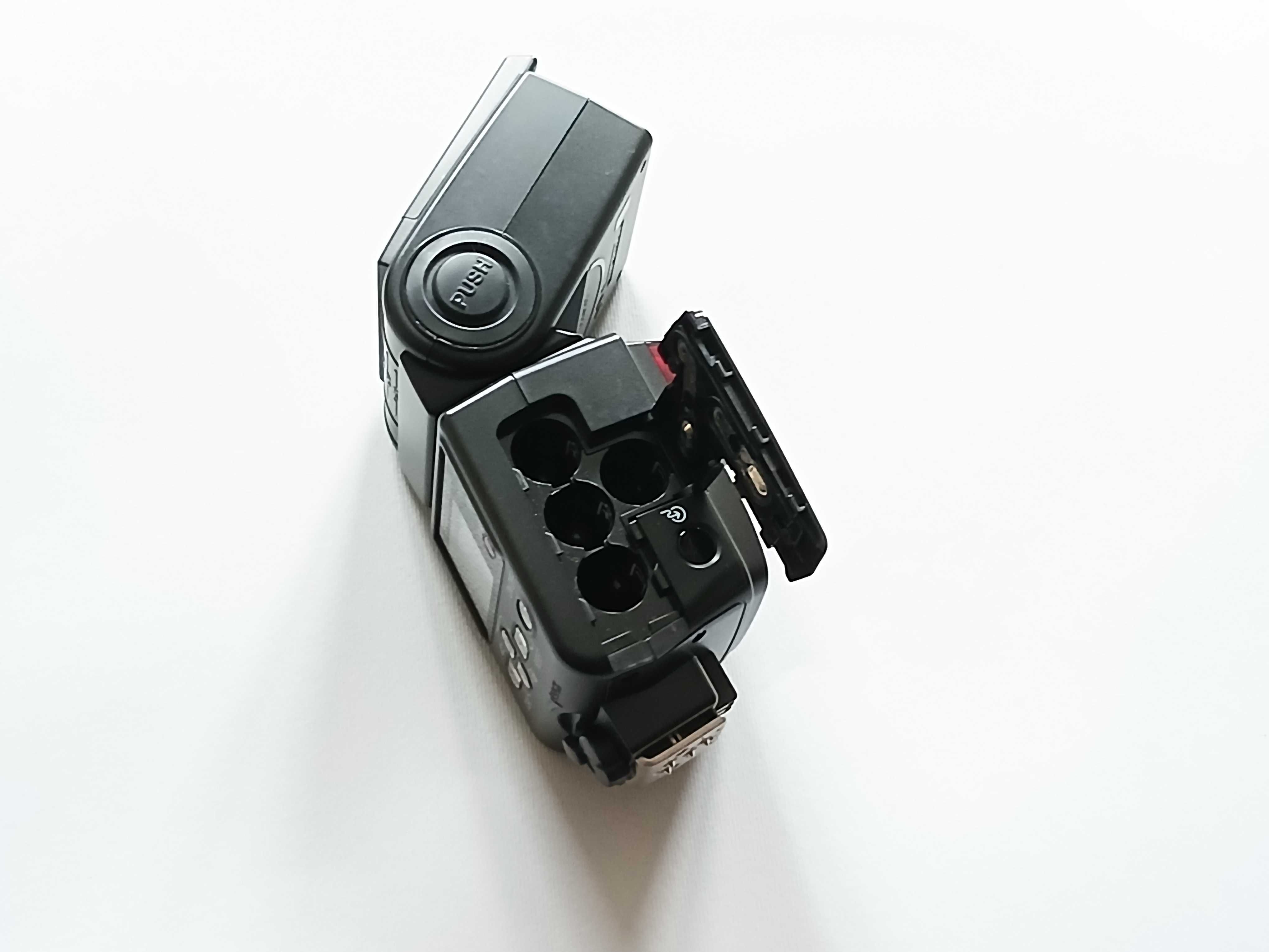 Flash NIKON Speedlight SB-600, como novo.
Oferta de saco de transporte