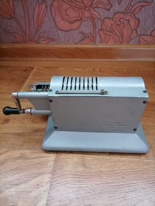 Арифмометр Феликс М, счетная машинка, працює