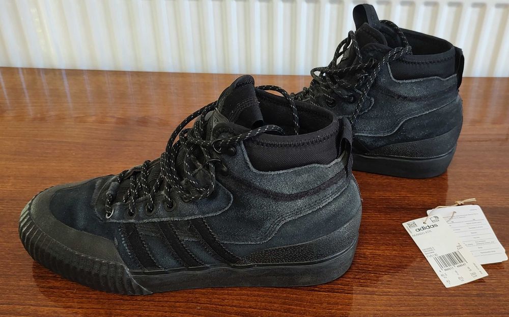 Високі кросівки Adidas AKANDO ATR