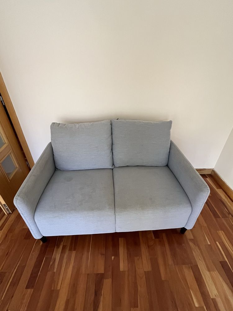 Sofá IKEA+mesa de apoio
