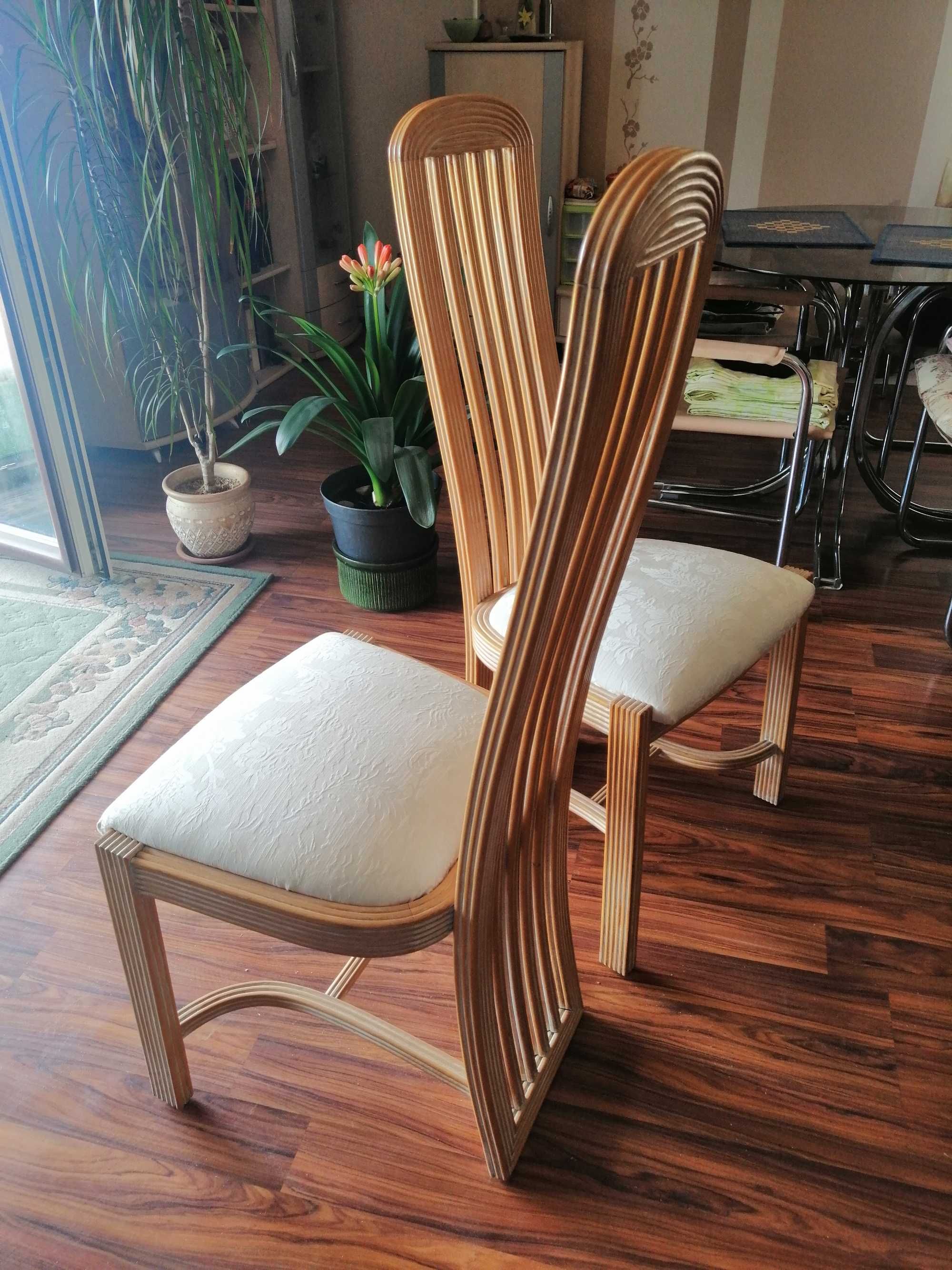 Piękne krzesła drewniane