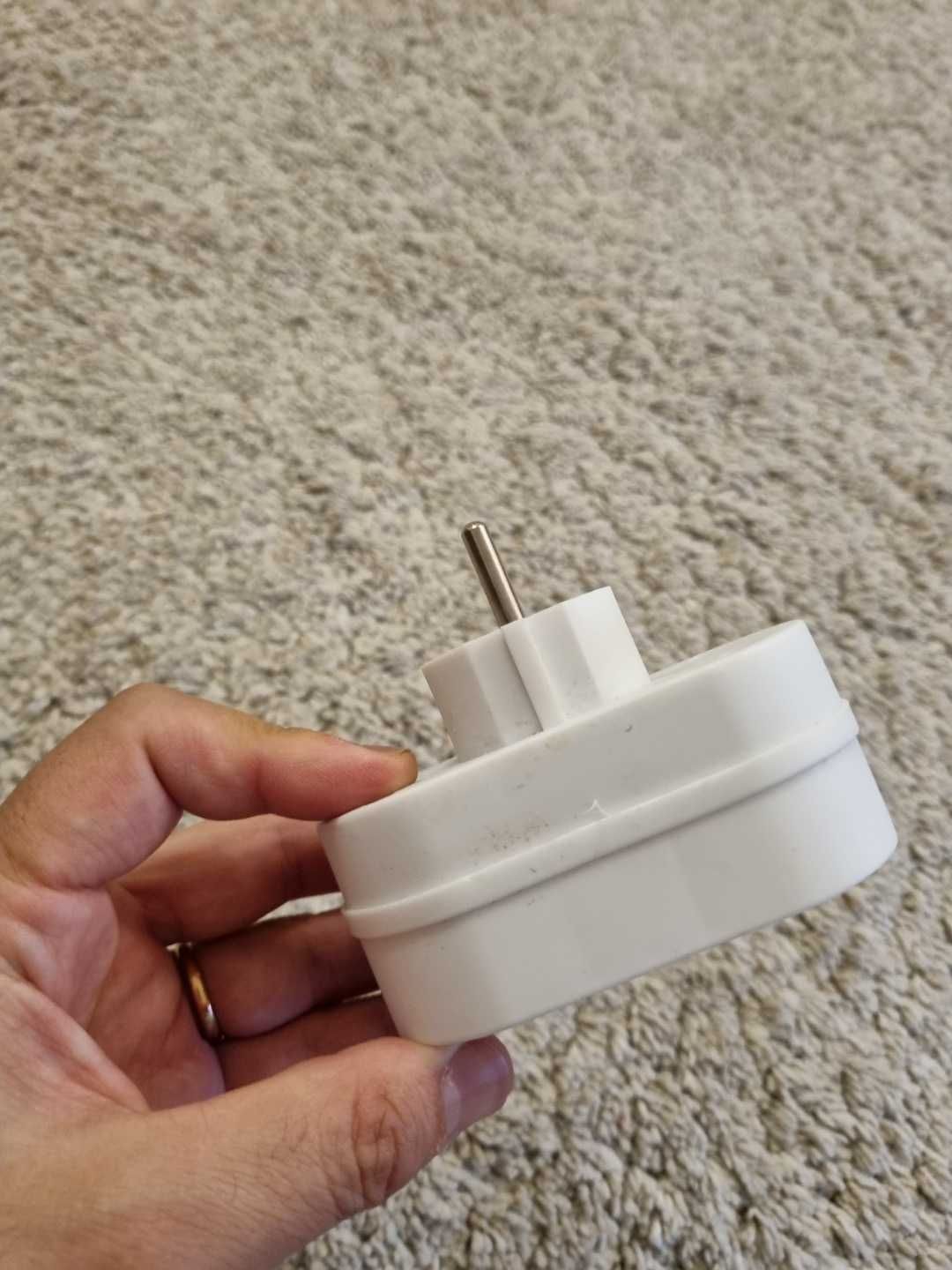 Tomada eléctrica tripla ou dupla