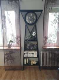 Zegar stojący czarny z półkami na książki