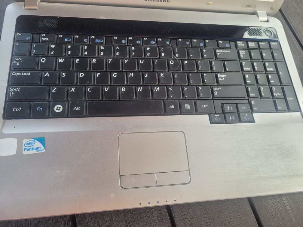 Sprzedam laptopa firmy Samsung