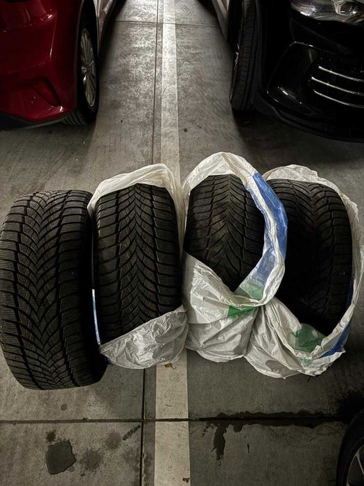 Opony zimowe R18/235/45 Goodyear