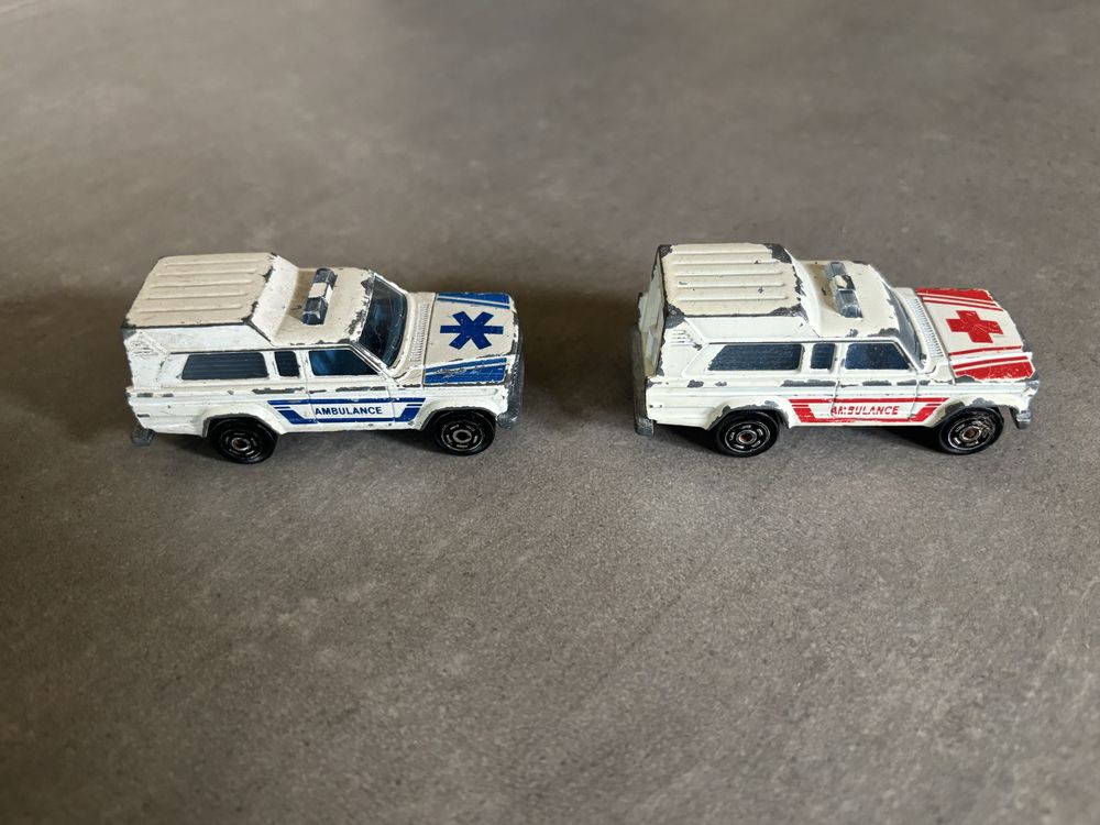 Resoraki Majorette 2X Jeep Wagoneer Ambulance Ambulans made in France