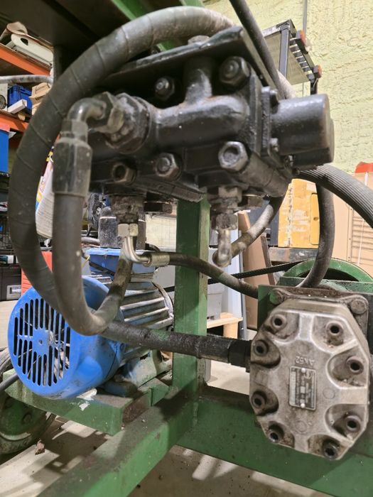 Łuparka rębak drewna  20 Ton hydrauliczna  380V 4000W