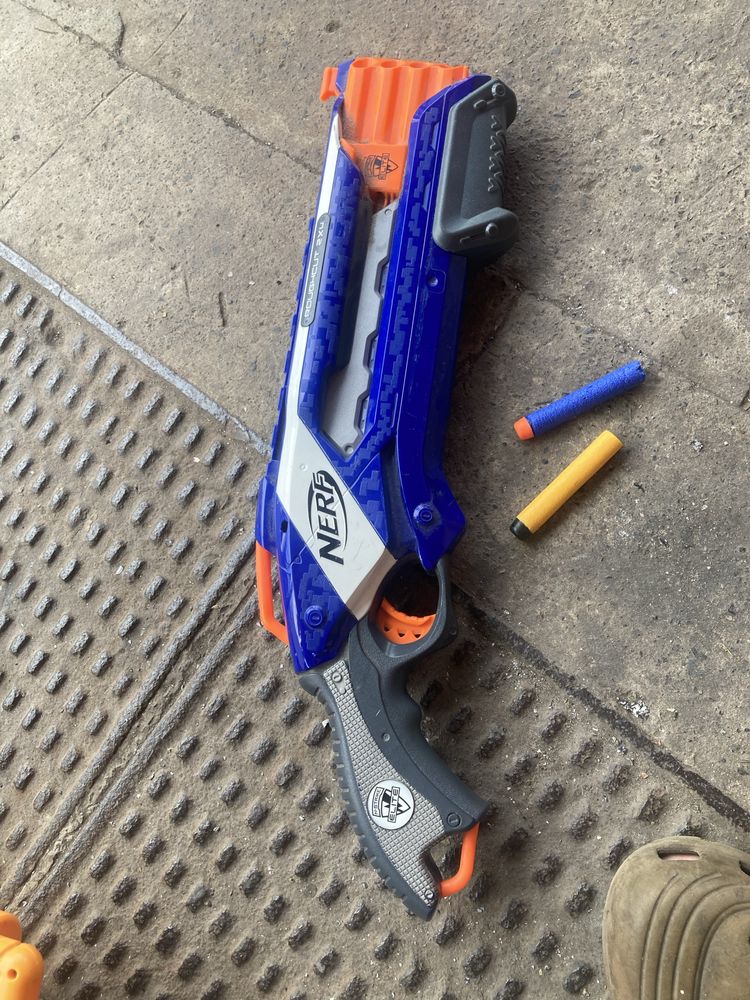 Бластеры Nerf одним лотом