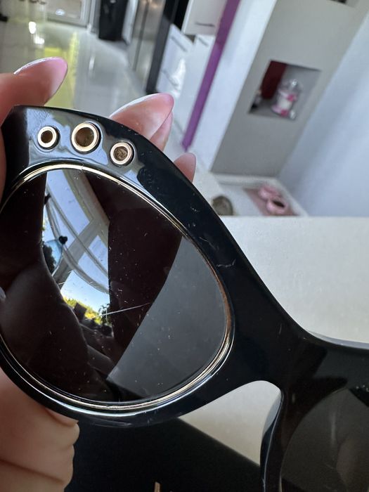 Okulary przeciwsłoneczne Versace – klasyczny styl z nutą glamour!