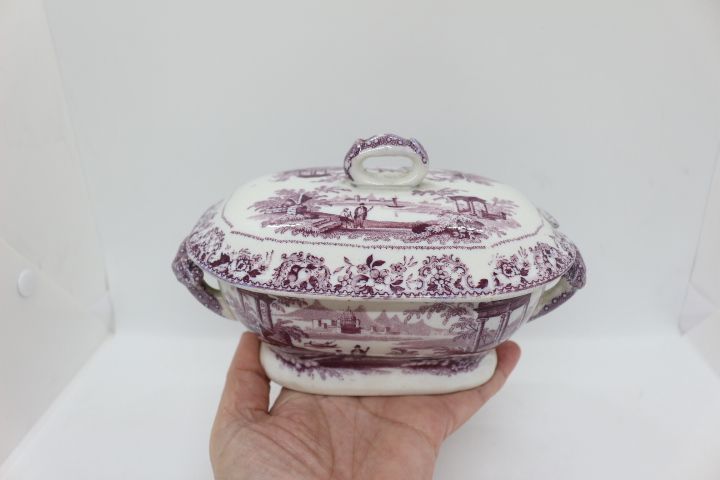 Pequena Terrina em Porcelana Espanhola Piikman XIX em Roxo 18 cm