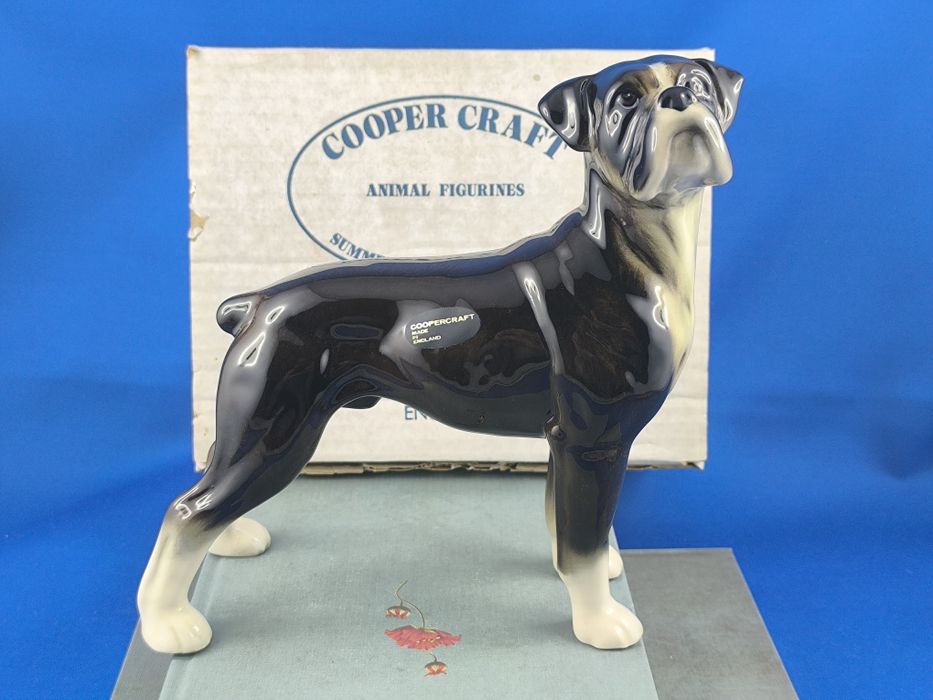 Pies bokser Cooper Craft Anglia #porcelana #dekoracja #ozdoba