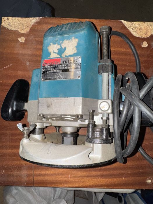 Sprzedam frezarkę górnowrzecionową firmy Makita 3612 BR