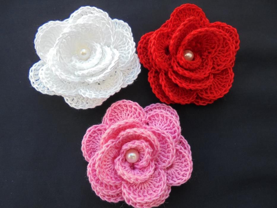 Conjunto 2 rosas em croché para aplicar