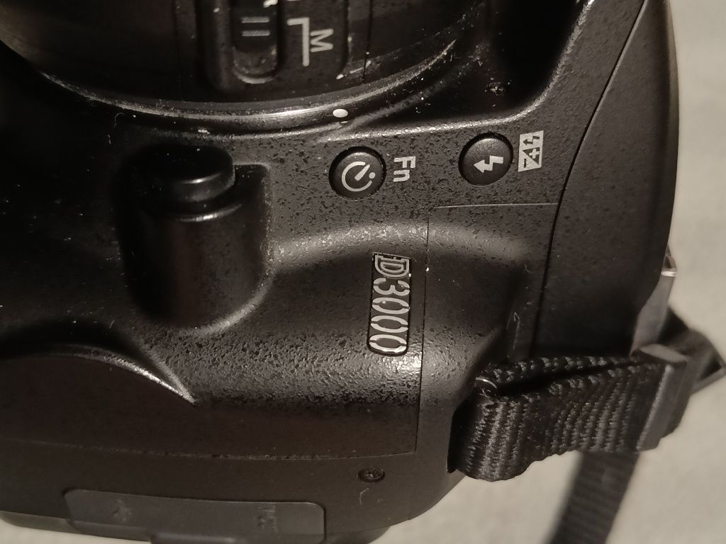 Nikon D3000 (plus nikkor 18-70, nikkor 18-55)
