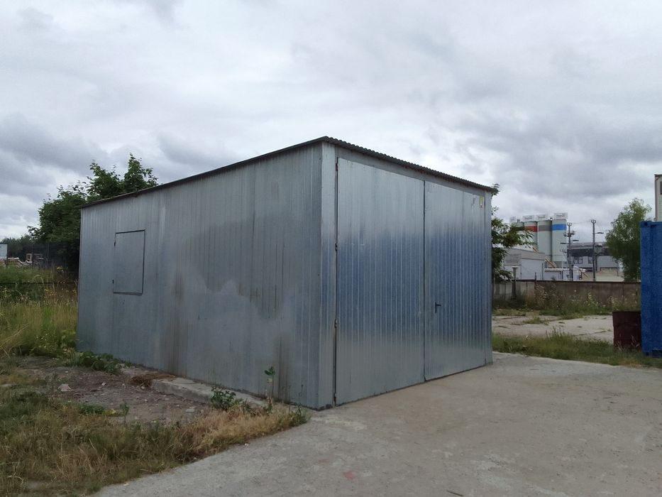 Plac utwardzony  1700  m2 z wjazdem od ul. Towarowej