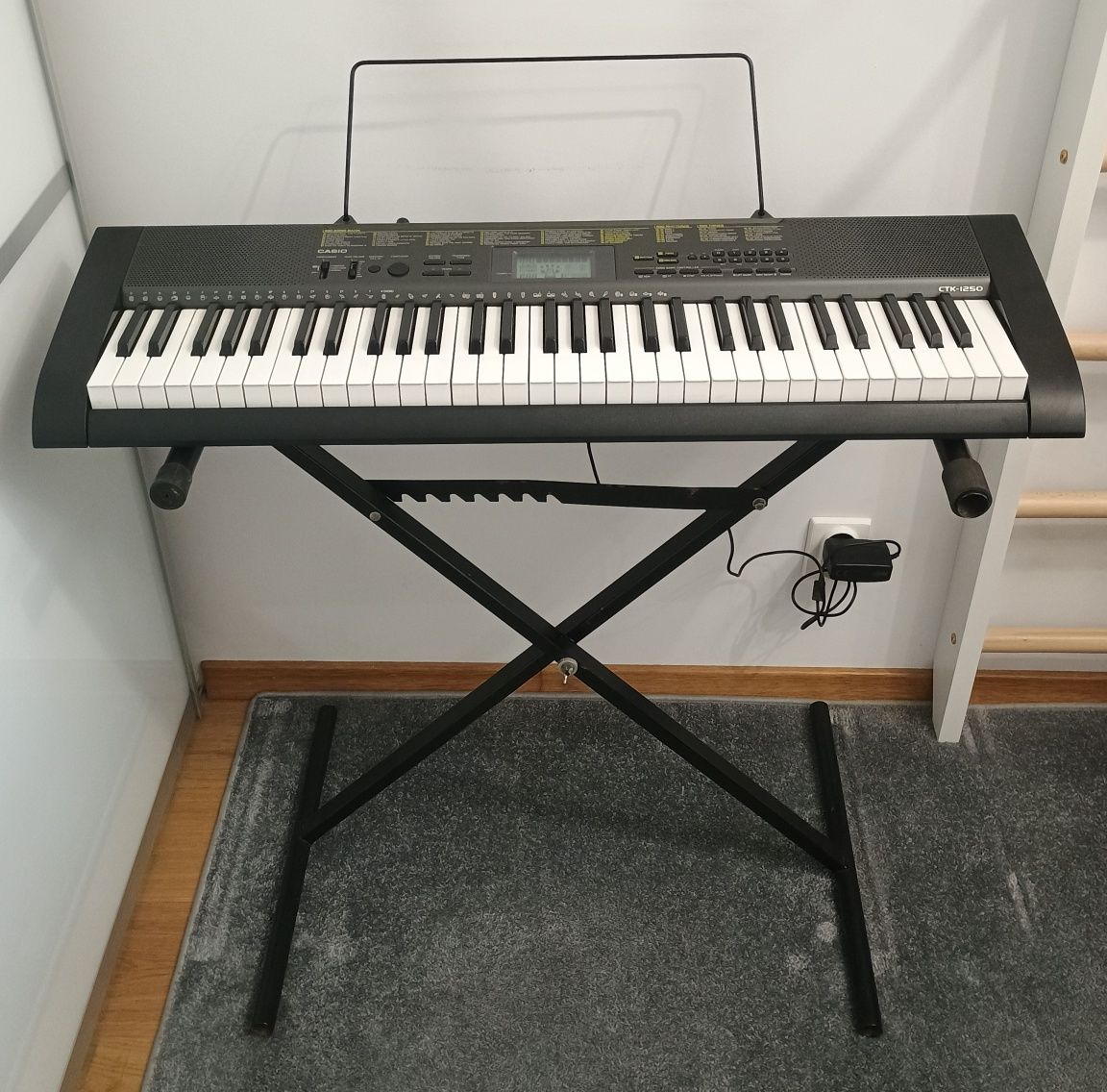 Keyboard Casio  CTK-1250 ze stojakiem