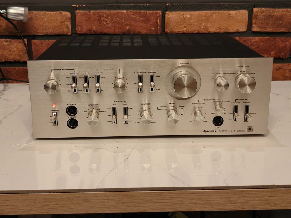 UNIVERSUM Dynmic’s System HIFI 2500 Znakomity wzmacniacz VINTAGE !