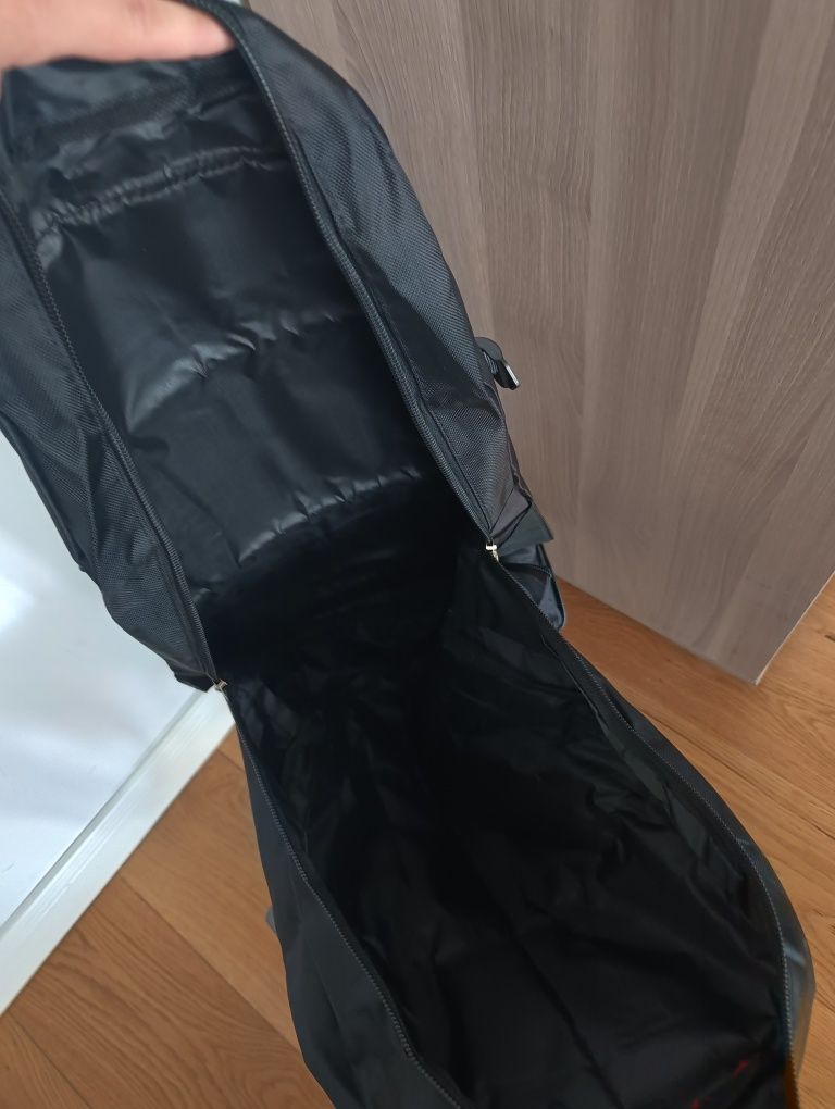 Duży plecak turystyczny, w góry, regulowany 70 L, trekkingowy, lekki