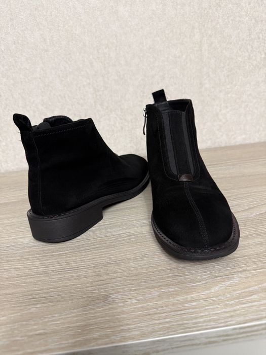 Продам женские замшевые ботинки