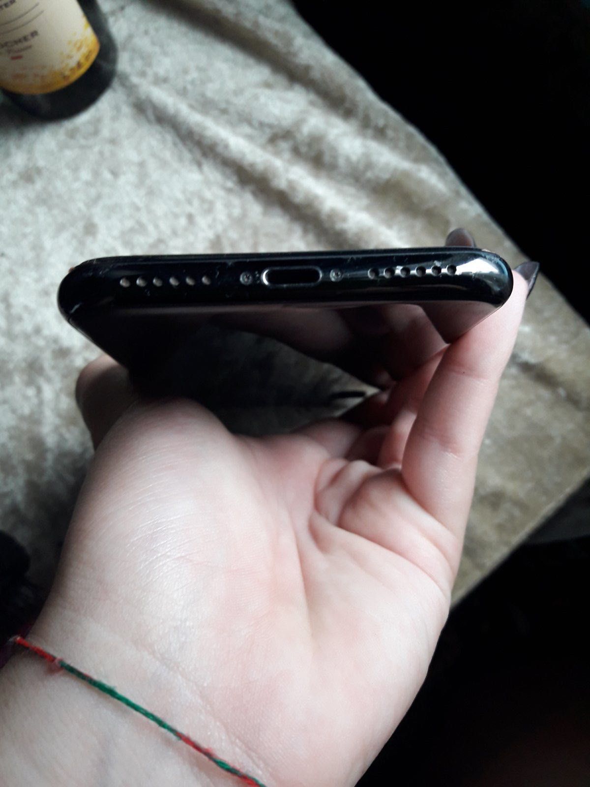 iPhone X 64 гб в чорному кольорі