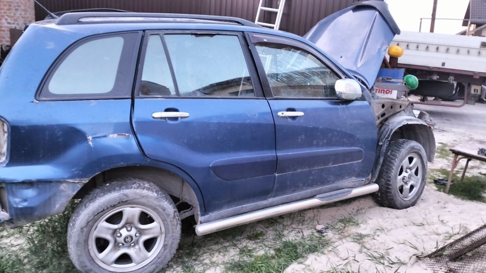 Продається Toyota RAV 4 (2 покоління) по деталям