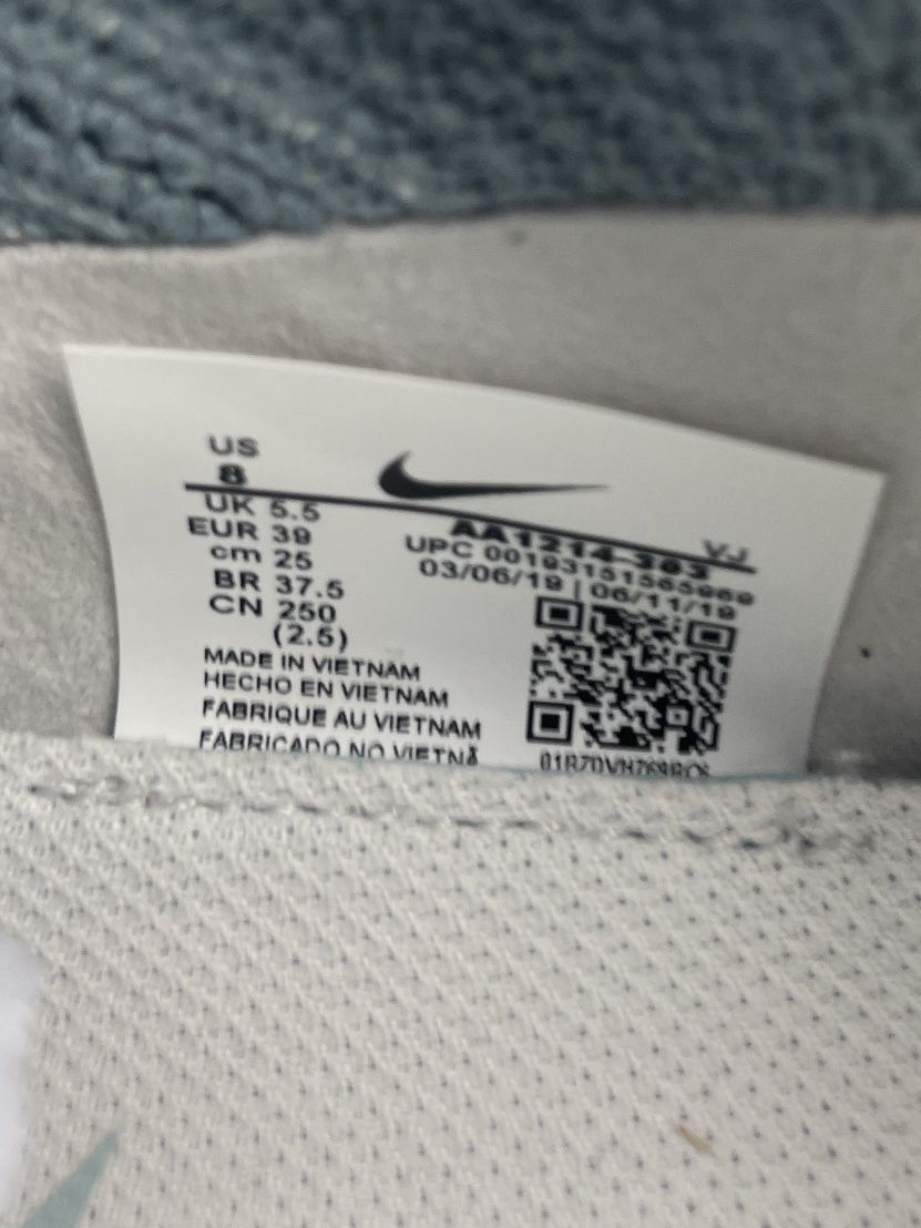 Кроссовки Nike Air Zoom Fearless 39 Размер Отличное состояние