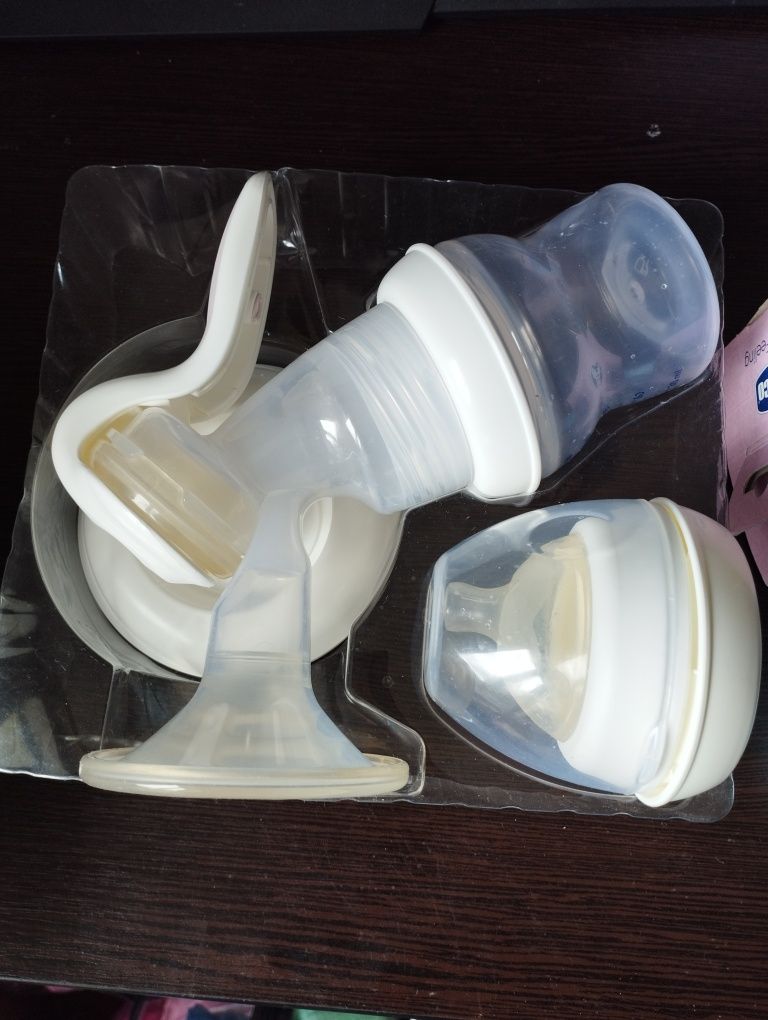 Молоковідсмоктувач, пляшечка чіко, пакети для грудного молока авент