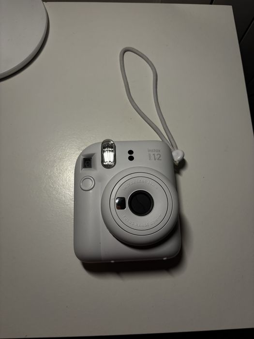 Câmera Instax Mini 12 Branca – Excelente Estado, Pouco Uso
