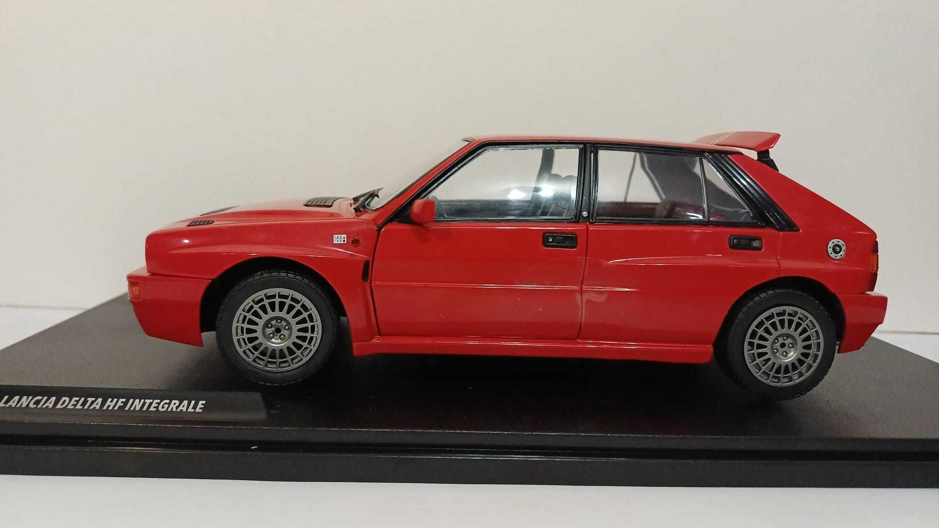 1/18 Lancia Delta HF Integrale vm - Solido